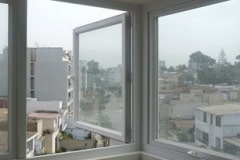 VENTANA-EN-ANGULO-BATIENTE-EXTERIOR-CON-PROYECTANTE